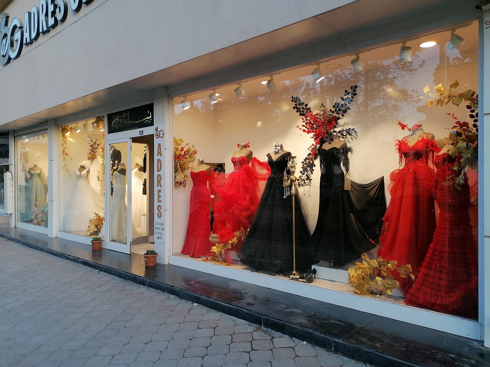 Adres Gelinlik & Abiye kır düğünü mekanı — Fethiye