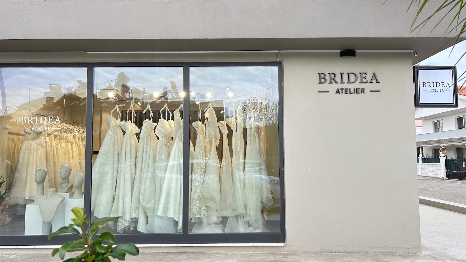 Bridea Atelier Gelinlik Nişanlık Abiye Mağazası