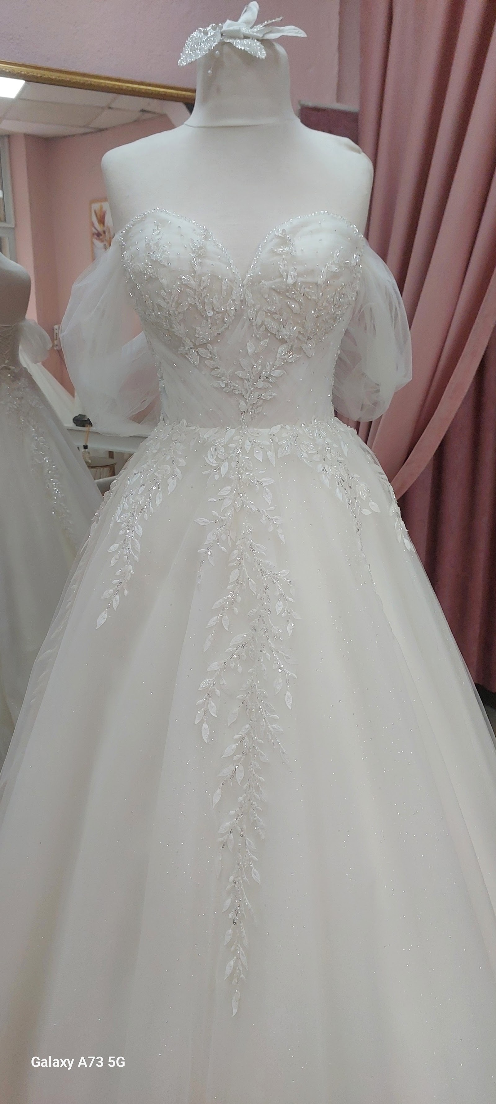 Manolya Gelinlik Moda Evi