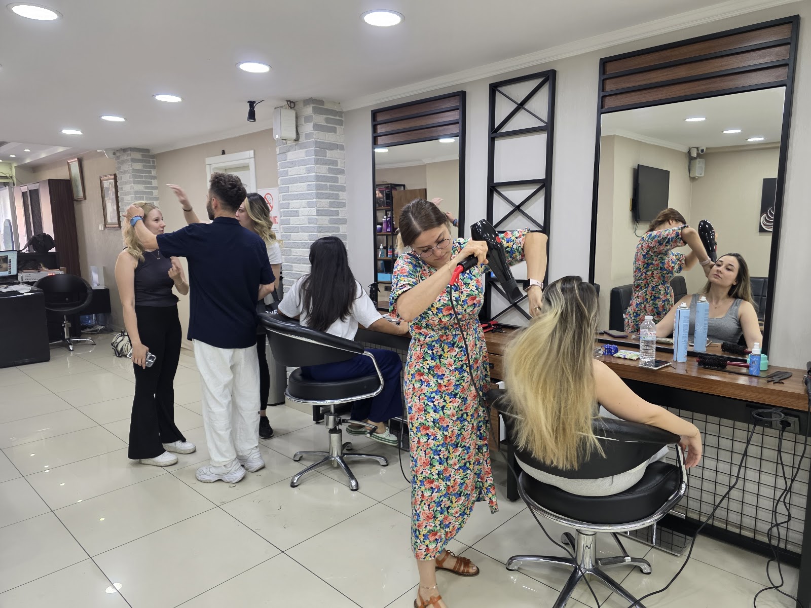 SIESTA BAYAN KUAFÖR VE GÜZELLİK SALONU
